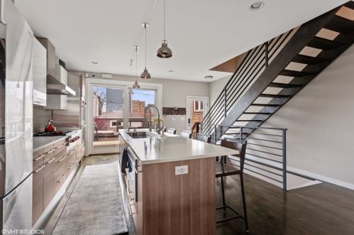 1939 Monticello Ave, Chicago IL 60647-2312 exterior