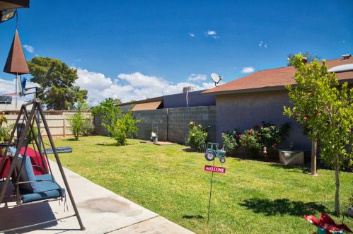 3350 Country Gables Dr, Phoenix AZ  85053-4730 exterior