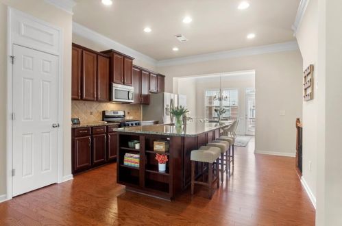 1737 Breyerton Dr, Atlanta GA 30329-4712 exterior