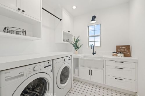 10464 Caribou Way, Tustin CA  92782-1470 exterior