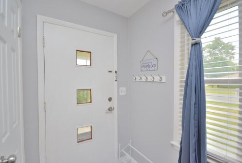 7433 52nd St, Milwaukee, WI 53223-4801