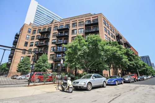 520 Huron St, Chicago IL  60654-3432 exterior