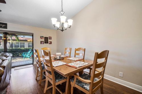 10 Brompton Ln, Boynton Beach FL 33426-7725 exterior