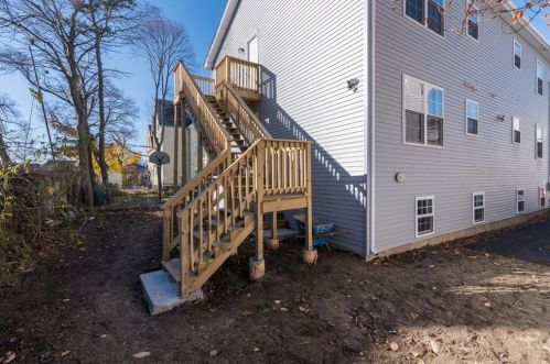 84 Glenham St, Providence RI 02907-1247 exterior