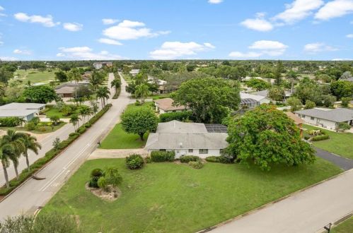 59 Pebble Bch Blvd, Naples FL 34113-8349 exterior