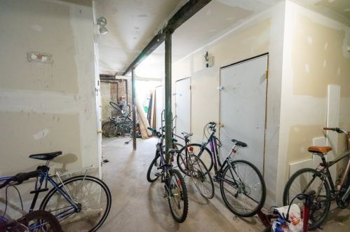 1526 Belle Plaine Ave, Chicago IL 60613-1857 exterior