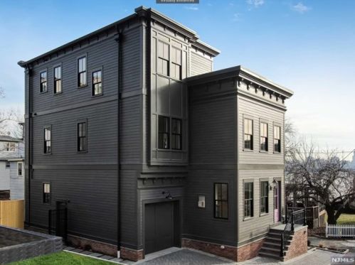 11 Lasher Ln, Edgewater NJ  07020-1403 exterior