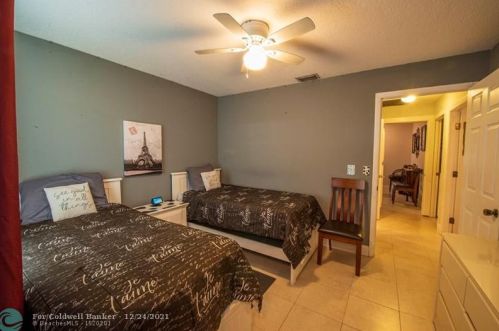 5723 Northpointe Ln, Boynton Beach FL 33437-2005 exterior