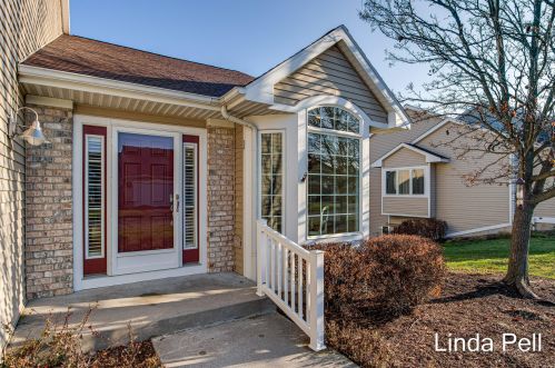 3921 Pemberton Dr, Grand Rapids, MI 49508-8895