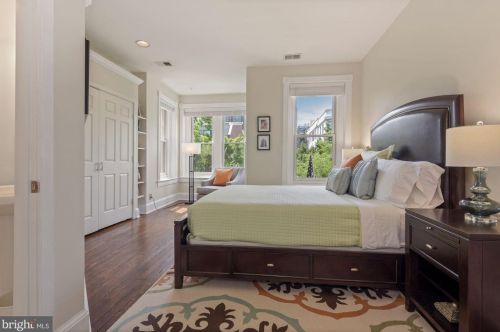 212 E St, Washington DC  20002-4923 exterior