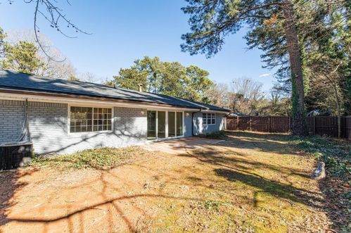 415 Hammond Dr, Atlanta GA 30328-5232 exterior