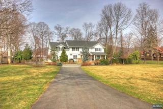 667 Terhune Dr, Wayne NJ  07470-7111 exterior