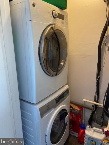 4374 Pembrook Village Dr, Alexandria VA 22309-1853 exterior