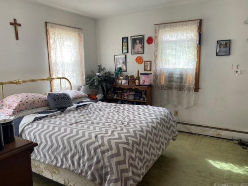 75 Orchard St, Wallingford CT 06492-4130 exterior