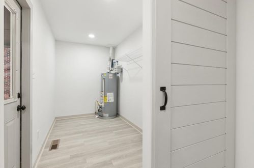 2014 Jones Rd, Atlanta GA  30318-5910 exterior