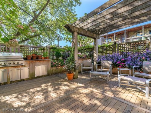 2042 Cleveland Ave, Chicago IL 60614-4509 exterior