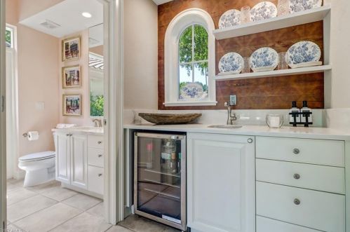 1032 Grand Isle Dr, Naples FL 34108-3325 exterior