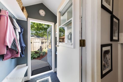 170 Pick Ave, Elmhurst IL 60126-3018 exterior