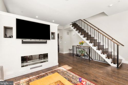 1127 Royal St, Alexandria VA  22314-1406 exterior