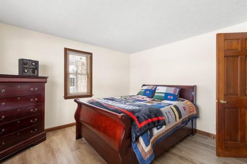 2587 Rossmoor Dr, Pittsburgh PA 15241-2581 exterior