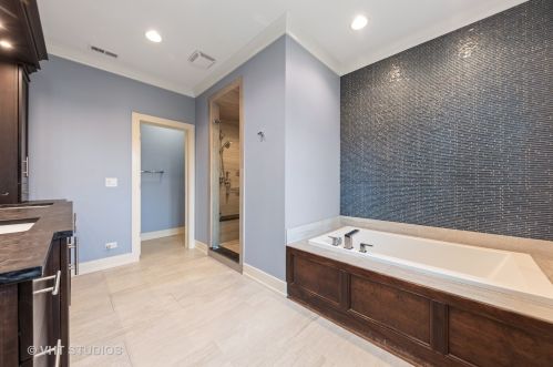 111 Clinton Ave, Elmhurst IL 60126-2906 exterior