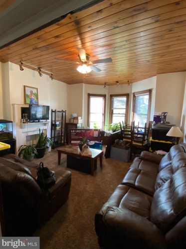 3204 Cv Rd, Camden NJ 08110-3512 exterior