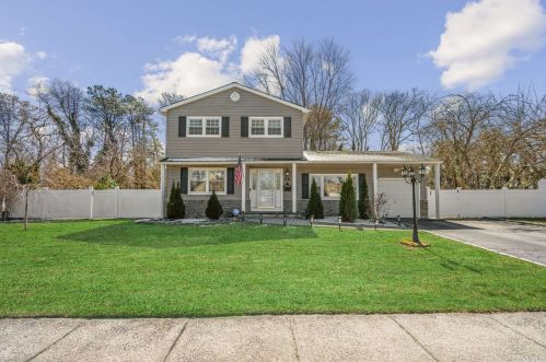 55 Julie Cres, Central Islip, NY 11722-4907