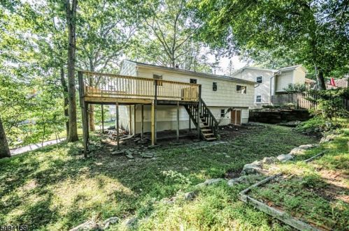 101 Pocono Trl, Hopatcong NJ  07843-1009 exterior