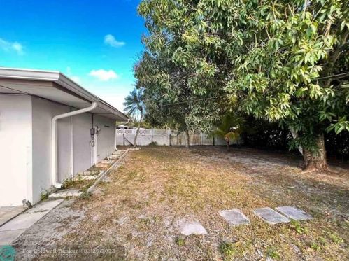 124 Lobster Rd, Fort Pierce FL  34983-1718 exterior