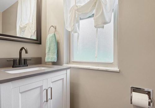 5015 Broad St, Pittsburgh PA  15224-2403 exterior