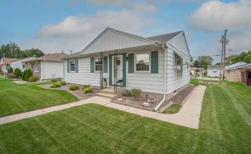 5410 Howard Ave, Milwaukee, WI 53220-2033