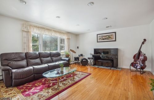 4 Tammy Hill Trl, Dover, NJ 07869-4526