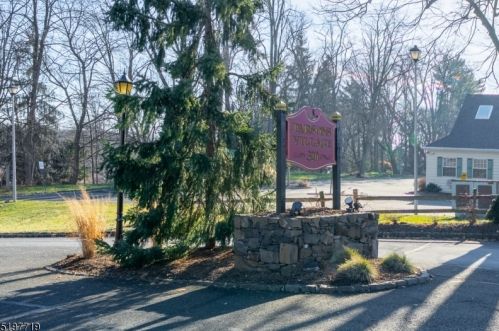 320 South St, Morristown NJ 07960-6076 exterior