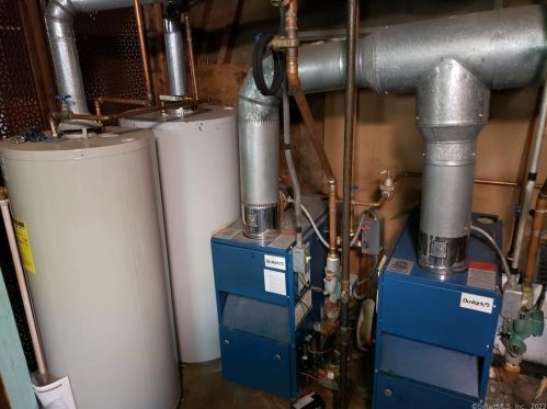 51 Gladiola St, New Britain CT 06053-3002 exterior