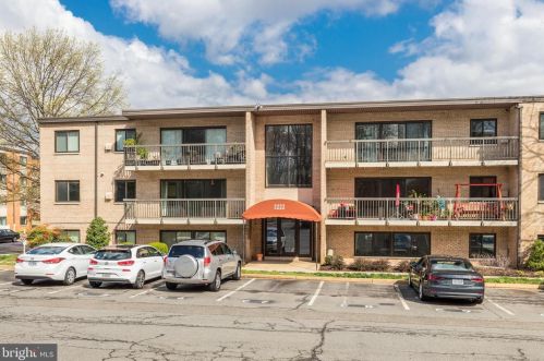 3222 28th St, Alexandria, VA 22302-1325