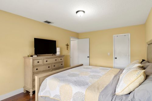 2032 Hideaway Cir, Fort Pierce FL 34952-4802 exterior