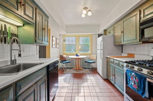 2414 Jarvis St, Milwaukee WI  53211-2128 exterior