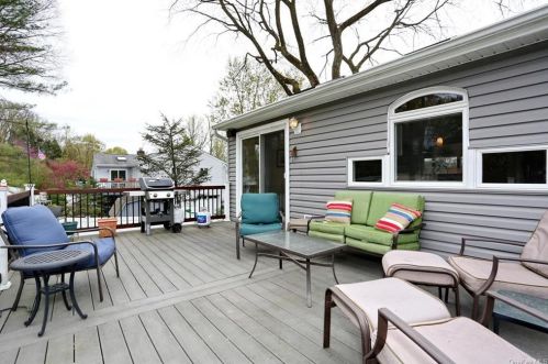 574 Millburn Ct, Valley Cottage NY 10989-1420 exterior