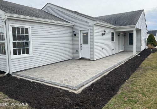 18 Gladstone Ave, Lakehurst NJ 08759-6625 exterior