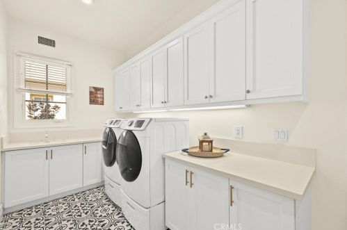 2440 Bronzewood Dr, Tustin CA  92782-4321 exterior