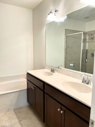 7985 Bristol Cir, Naples FL 34120 exterior