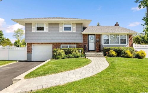 9 Gardenia Dr, Commack, NY 11725-4108