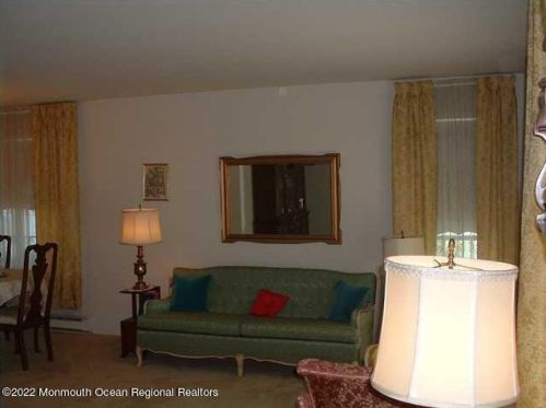 38 Gladstone Ave, Lakehurst, NJ 08759-6626