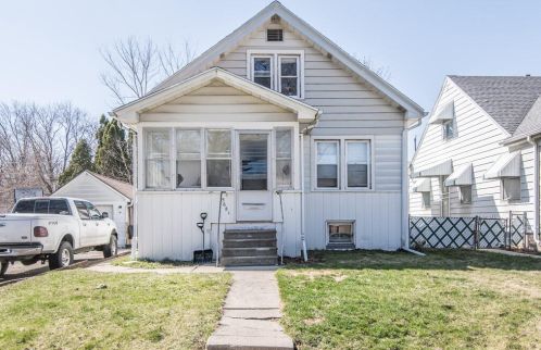 5681 35th St, Milwaukee, WI 53209-4031