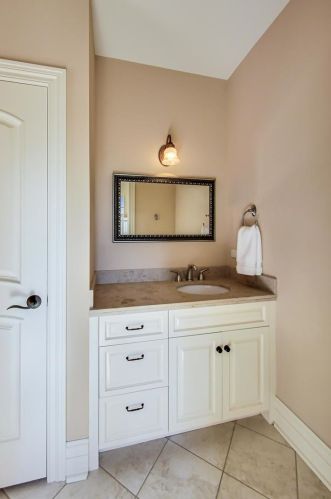 642 Euclid Ave, Elmhurst IL 60126-4338 exterior