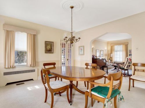 7442 Cromwell Dr, Saint Louis MO 63105-2919 exterior