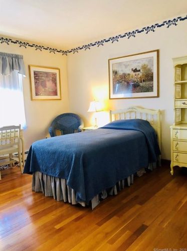 275 New Canaan Ave, Norwalk CT 06850-2620 exterior