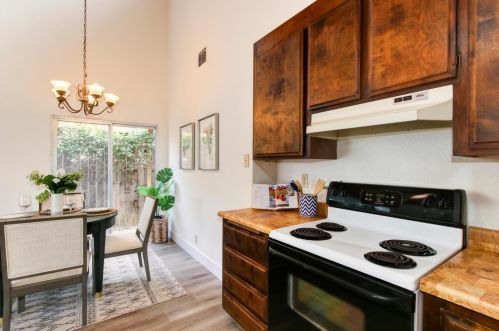 1314 Marina Cir, Davis CA 95616-2728 exterior