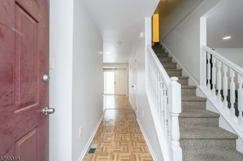 541 River Rd, Rahway, NJ 07065-3523