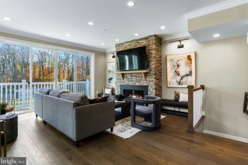 10272 Grosvenor Pl, Rockville MD 20852 exterior